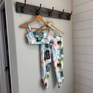 SUP Paddle-boarding floral workout set with capris with strappy bra - size M